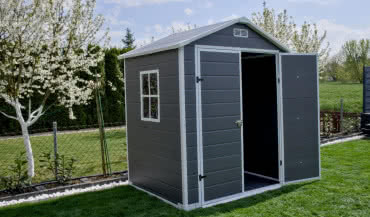 Sposób na porządek na działce. Dlaczego warto wybrać domek ogrodowy z tworzywa?